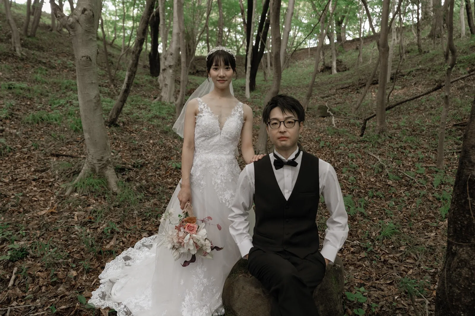 宮城|林とコンクリートの壁で撮る春のフォトウェディング